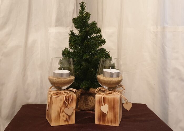 Holz mit Weinglas
