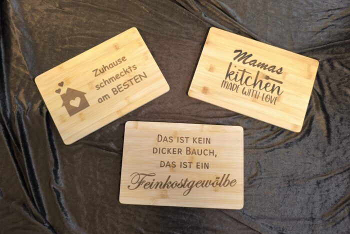 Gravierte Holzbretter